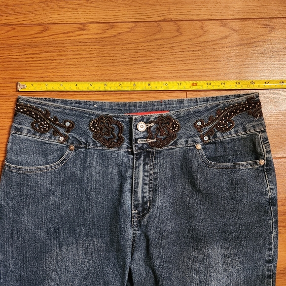 Cosmopolitan Jeanswear Cropped Jeans - Picture 4 of 9